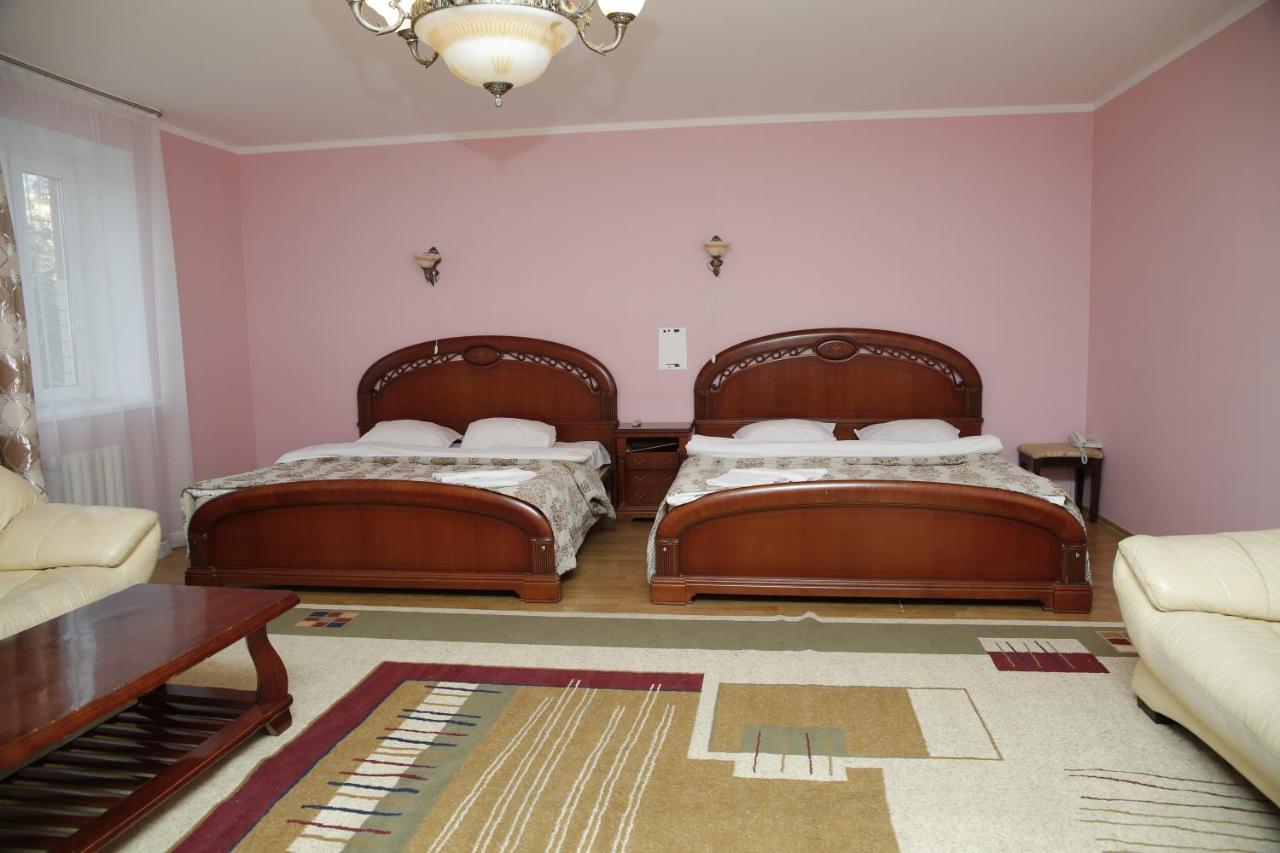 Daniyar Hotel Astana Exteriör bild